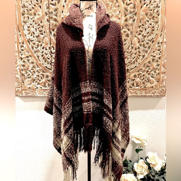 Simply Noelle (no tag) SUPER Soft Cardigan/ Poncho with Fringe- one size - Picture 1 of 11